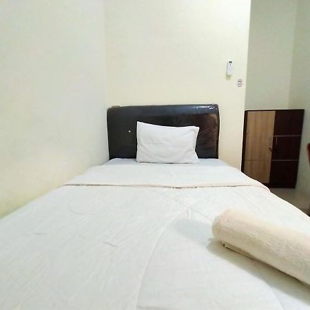 Homestay Danesti Syariah Near Bandara Sultan Hasanuddin Makassar Esterno foto