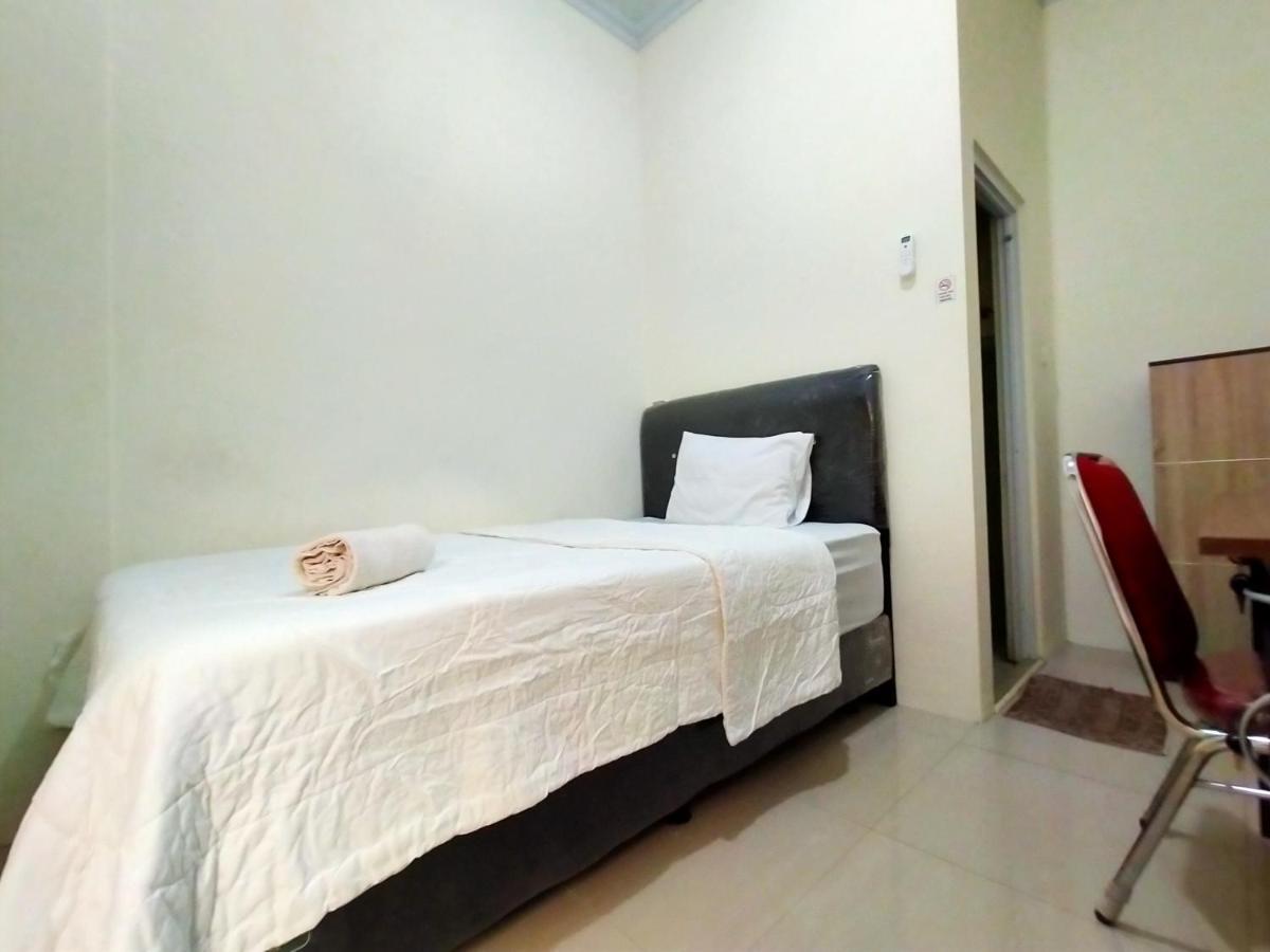 Homestay Danesti Syariah Near Bandara Sultan Hasanuddin Makassar Esterno foto