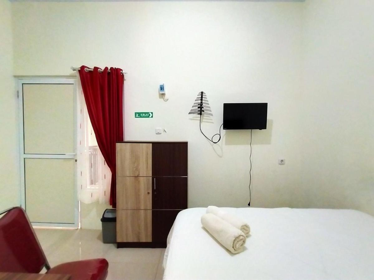 Homestay Danesti Syariah Near Bandara Sultan Hasanuddin Makassar Esterno foto