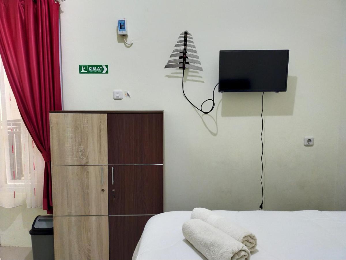 Homestay Danesti Syariah Near Bandara Sultan Hasanuddin Makassar Esterno foto