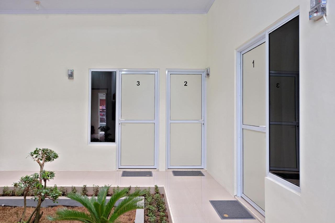 Homestay Danesti Syariah Near Bandara Sultan Hasanuddin Makassar Esterno foto