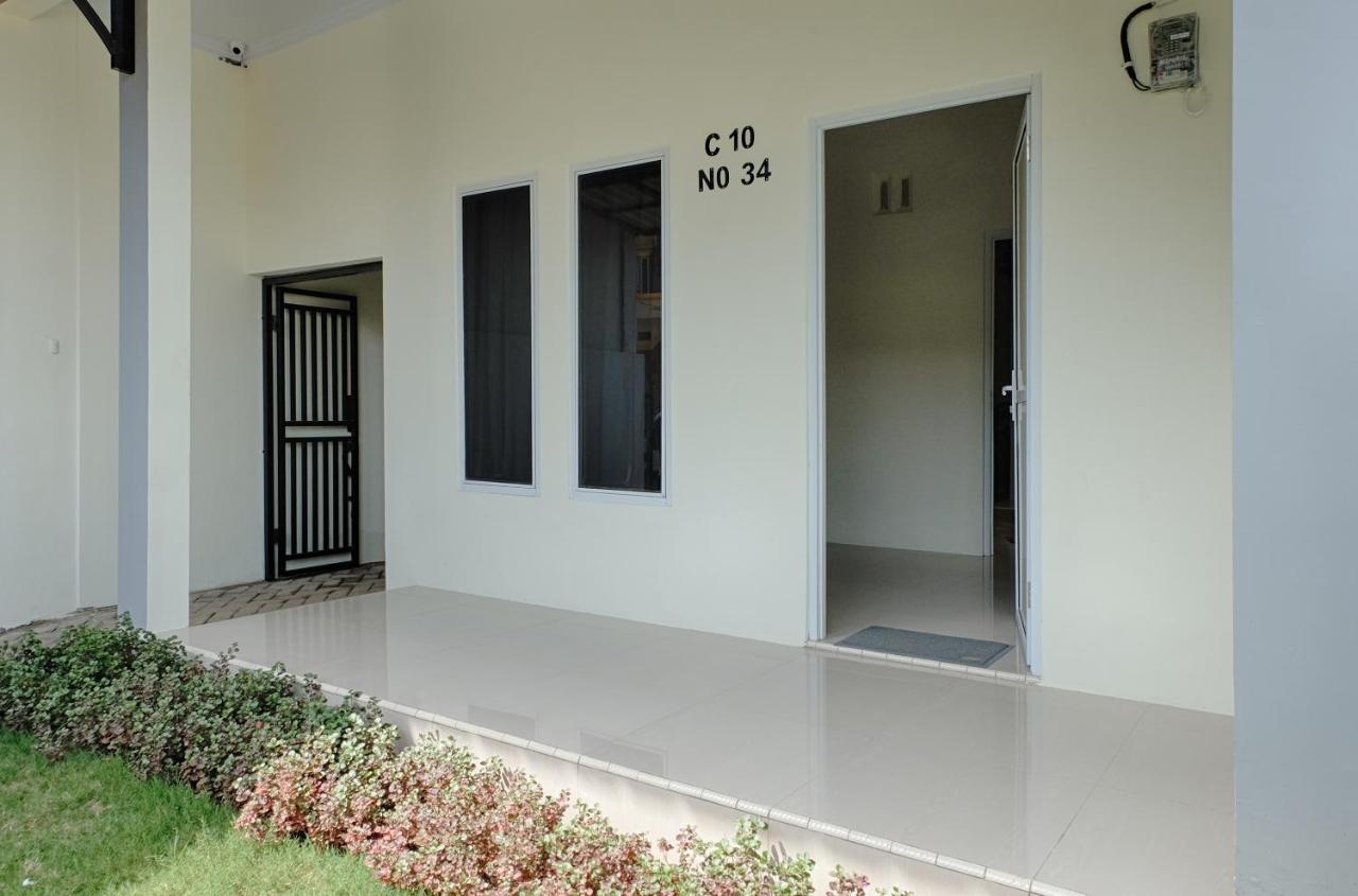 Homestay Danesti Syariah Near Bandara Sultan Hasanuddin Makassar Esterno foto